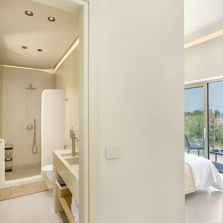 New Beachfront Mesogaia With Heated Pool, Jacuzzi & Playroom, 60m From The * Pijanósz Kámbosz