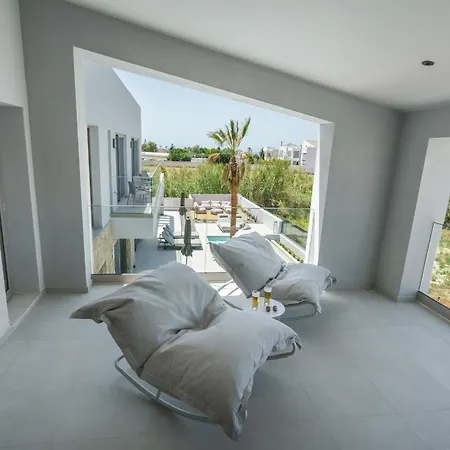 Villa New Beachfront Mesogaia With Heated Pool, Jacuzzi & Playroom, 60m From The Pijanósz Kámbosz