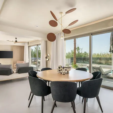 New Beachfront Mesogaia With Heated Pool, Jacuzzi & Playroom, 60m From The Pijanósz Kámbosz
